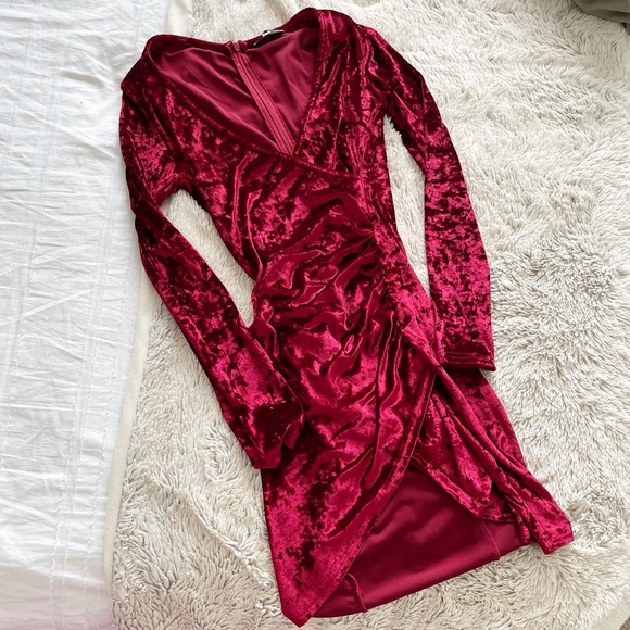 Red Velvet Scrunched Bodycon Dress - Picture 1 of 2